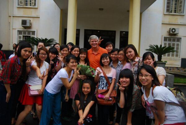 Giảng viên thỉnh giảng người nước ngoài