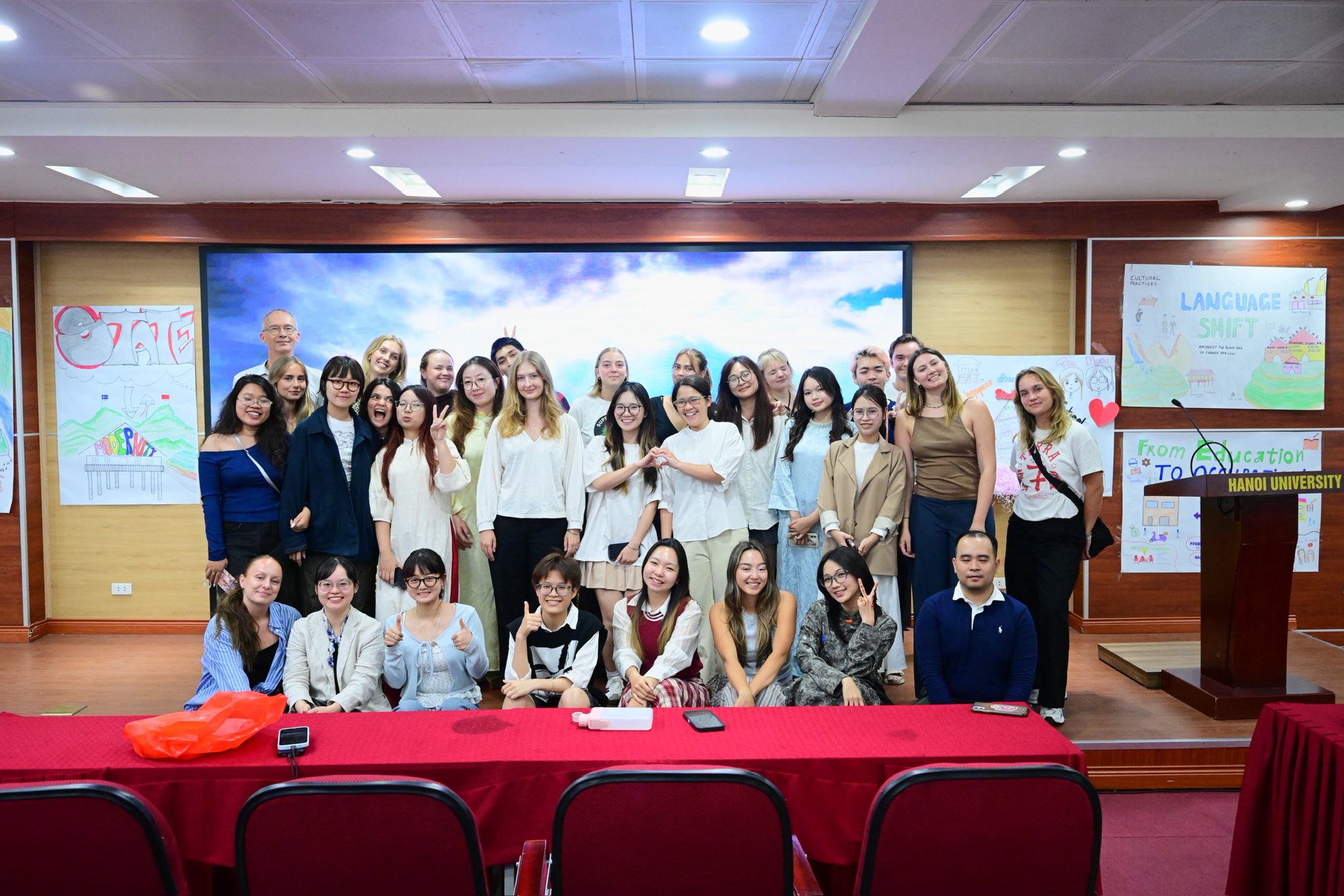 Hội thảo trình bày nghiên cứu thực địa