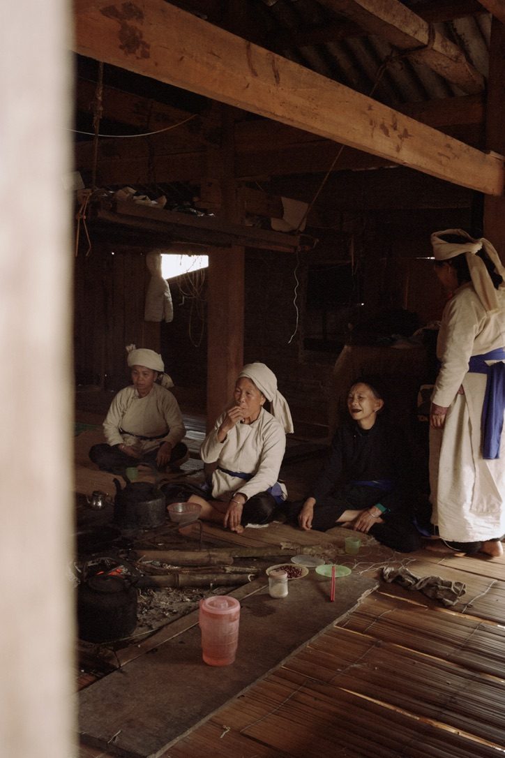 Sinh hoạt trong gian bếp nhà sàn