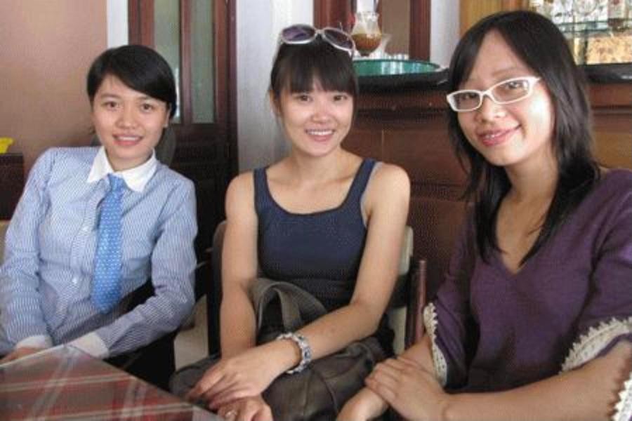 Các thành viên nhóm Sound of Light: Nguyễn Thu Hà, Quách Ngọc Lan, Trần Thanh Thúy (từ trái sang).